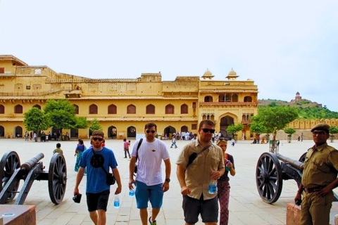 Heritage Walking Tour of Jaipur with Food Tasting