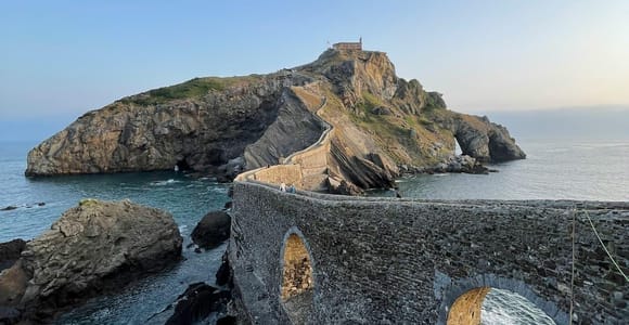Bilbao: Gaztelugatxe, Bermeo, Mundaka, Gernika, & Wein Tour