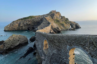 Bilbao: Gaztelugatxe, Bermeo, Mundaka, Gernika, & Wine Tour