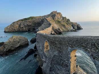 Bilbao: Gaztelugatxe, Bermeo, Mundaka, Gernika, & Wine Tour