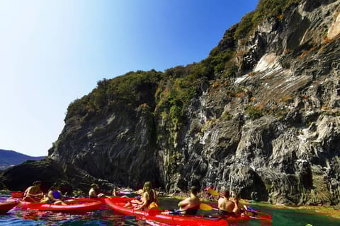 From Monterosso: Vernazza Bay Tour with Snorkeling