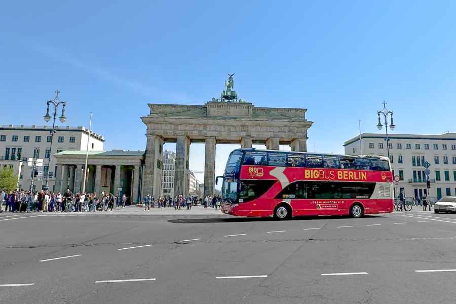 Berlin: Hop-On/Hop-Off-Sightseeing-Bus mit Boots-Optionen