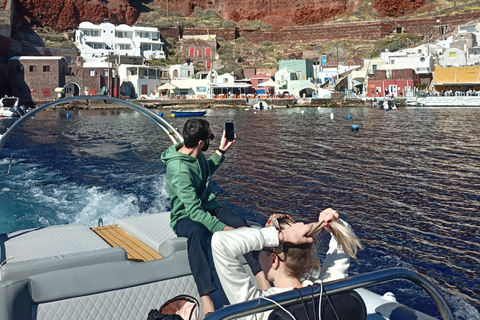 Chania: crociera privata di un&#039;intera giornata a Santorini con visita a Oia