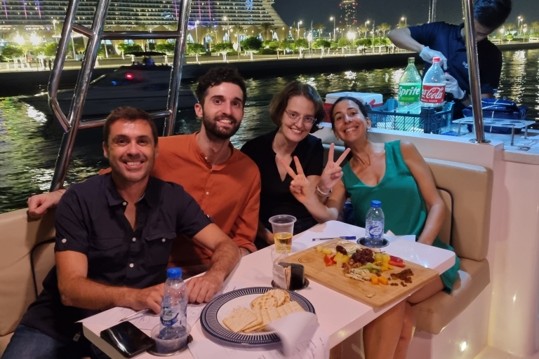 Dubai: luxe rondvaart met eten en drinkenDubai: luxe rondvaart met eten en sterke dranken