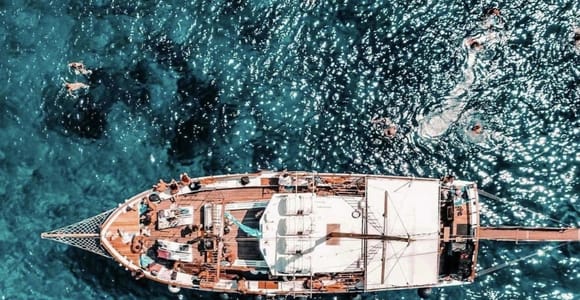 Naxos: Rina Cave & Koufonisia Full-Day Cruise with BBQ