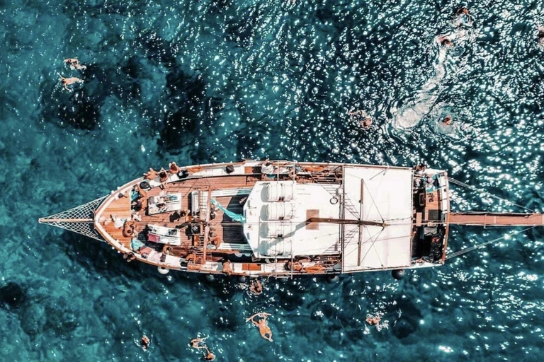 Naxos: Rina Cave & Koufonisia Full-Day Cruise with BBQ
