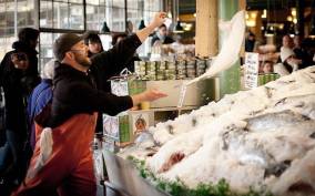 Seattle: Early-Bird Tasting Tour of Pike Place Market