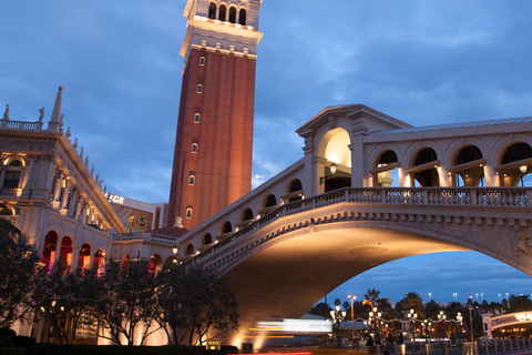 لاس فيجاس: جولة ليلية في قطاع لاس فيجاس مع مرشد إسبانيلاس فيغاس: جولة ليلية في قطاع لاس فيغاس باللغة