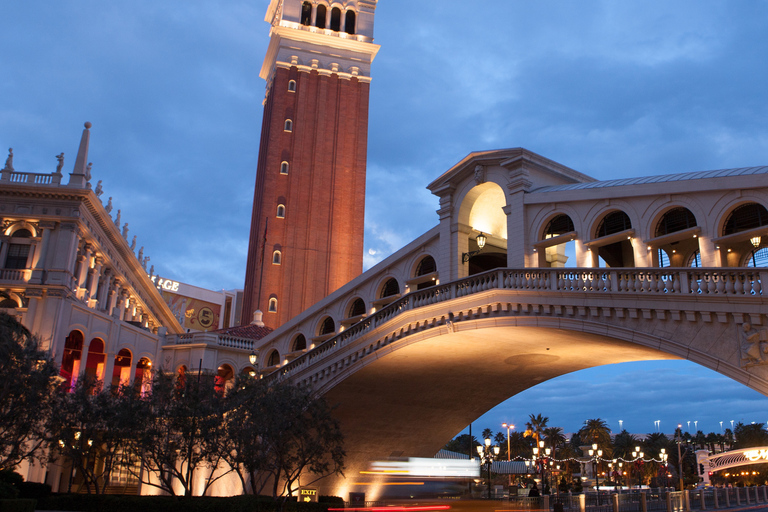 لاس فيجاس: جولة ليلية في قطاع لاس فيجاس مع مرشد إسبانيلاس فيغاس: جولة ليلية في قطاع لاس فيغاس باللغة