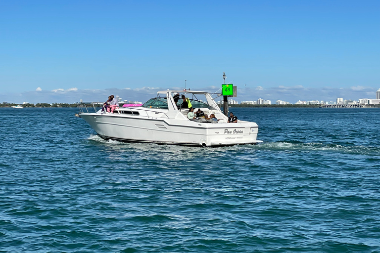 Miami : Tour en yacht privé avec champagne et commoditésExcursion en yacht privé de 4 heures