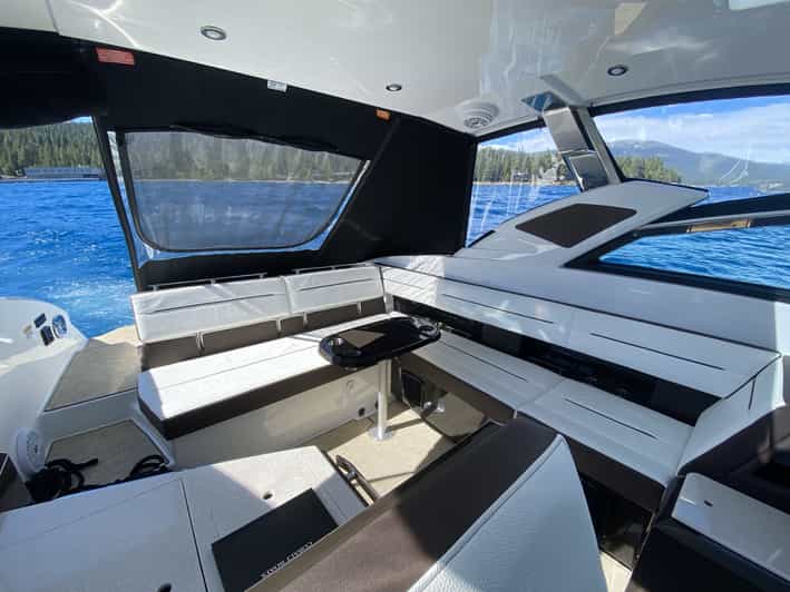 Lake Tahoe Privater Charter auf 36' Cobalt Yacht mit Kapitän