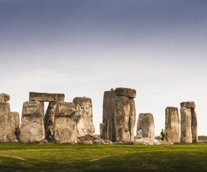 From Bristol: Stonehenge and Cotswold Villages Day Tour
