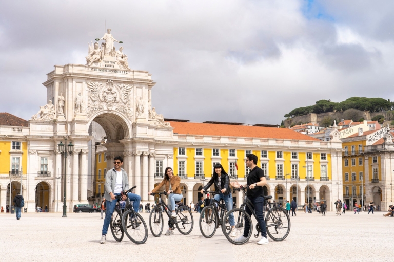 Lisbonne 360º : Randonnée à vélo, vol en hélicoptère et promenade en bateauVisite guidée en anglais