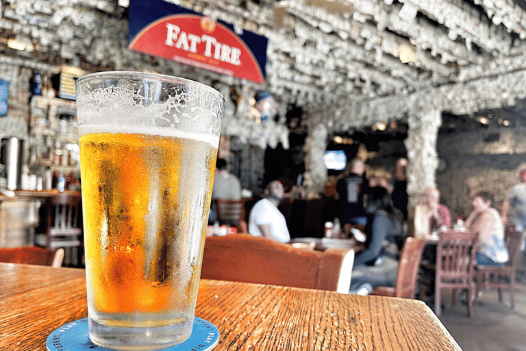 Charleston: Visita guiada a pie al Pub Embrujado Boos and Booze