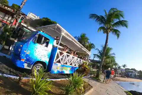 Búzios: City Tour de Trolley com 12 Praias e serviço de busca