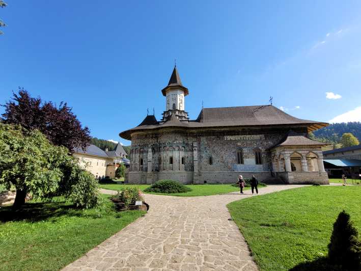 Da Suceava: gita di un giorno ai monasteri dipinti della Bucovina