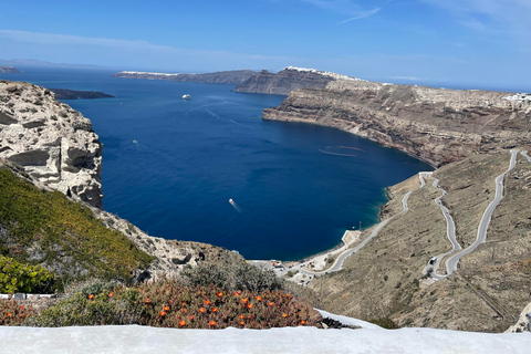 Santorini: Privat rundtur på ön med lunch på en berömd vingårdSantorini: Privat ö-tur med vingårdsstopp och lunch