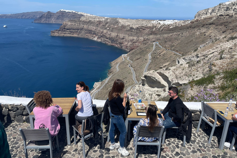 Santorini: Privat rundtur på ön med lunch på en berömd vingårdSantorini: Privat ö-tur med vingårdsstopp och lunch