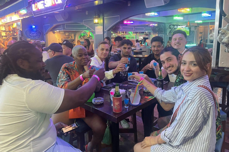 Phuket: Bar Crawl Tour