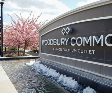 From NYC: Woodbury Common Premium Outlets Shopping Tour