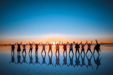 La Paz: Intera giornata a Uyuni + bus notturno di andata e ritorno con upgrade