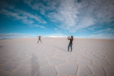 La Paz: Ganztagestour Uyuni + Nachtbusse mit Upgrade für Hin- und Rückfahrt