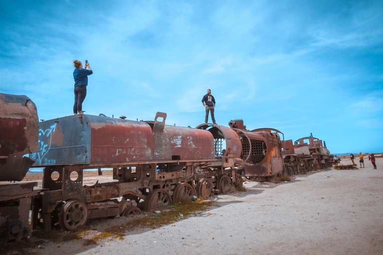 La Paz: Full-Day Uyuni + Upgraded Round-Trip Night Buses