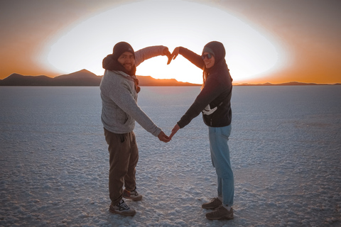 La Paz: Ganztagestour Uyuni + Nachtbusse mit Upgrade für Hin- und Rückfahrt