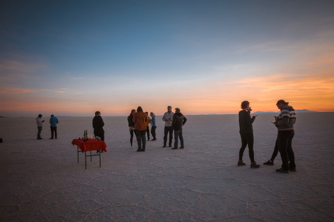 La Paz: Ganztagestour Uyuni + Nachtbusse mit Upgrade für Hin- und Rückfahrt