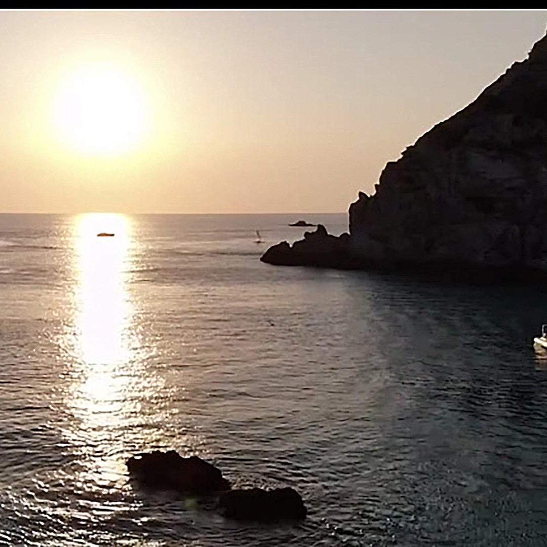 Tropea: Crociera al tramonto a Capo Vaticano con aperitivo | GetYourGuide