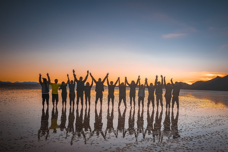 Da La Paz: Viaggio guidato di 5 giorni a Uyuni e alle lagune andineDa La Paz: tour di 5 giorni Uyuni + lagune andine con viaggio in autobus