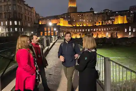 Rome: City Highlights Small Group Walking Tour by Night