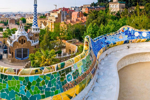 Barcelona: Park Güell Skip-the-Line Tour with Official Guide
