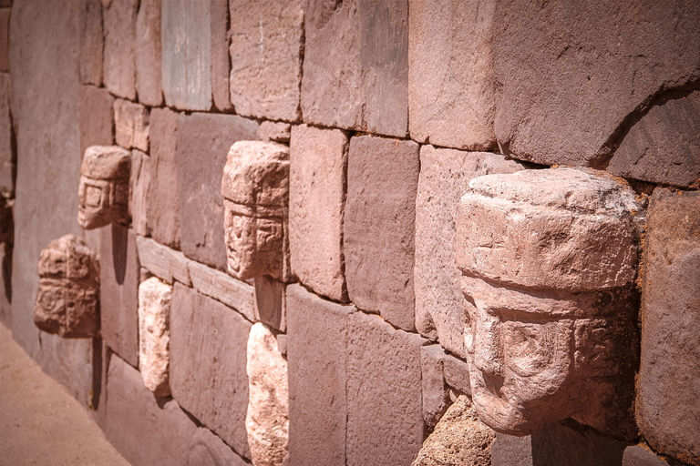 La Paz: Excursão compartilhada a Tiwanaku com almoço + guia de turismo