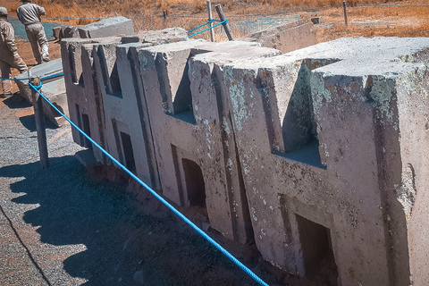 La Paz: Tiwanaku Shared Tour with Lunch + Tour Guide