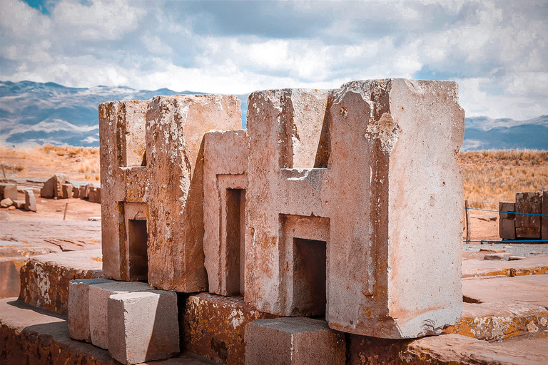 La Paz: Tiwanaku Shared Tour with Lunch + Tour Guide