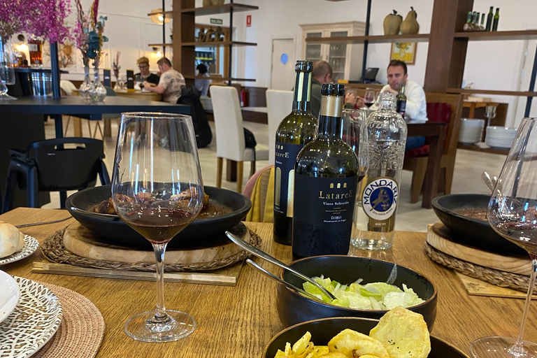 VALLADOLID: TOUR with a sommelier. Tasting of 3 wines + TAPAS.