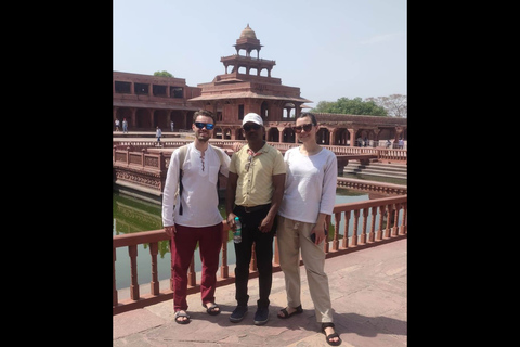 From Agra: Fatehpur Sikri and Market Private Half-Day Tour