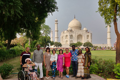 De Délhi: Passeio ao Taj Mahal no trem Gatimaan - Almoço em hotel 5 estrelasDe Délhi: Excursão em um ônibus de trem de 1ª classe com tudo incluído