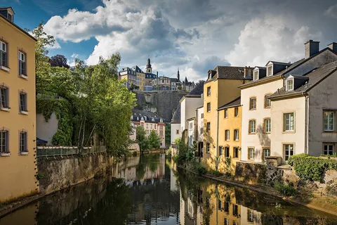 Luxembourg: Express Walk with a Local in 60 minutes