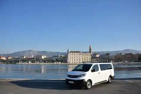 Split: transferência privada para Zagreb com parada nos lagos Plitvice