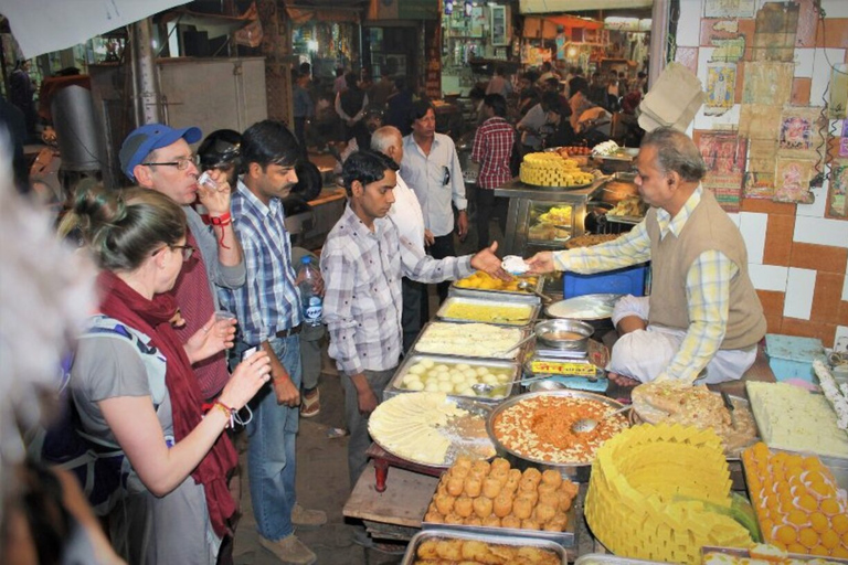 Delhi: tour a piedi del cibo di strada della vecchia Delhi con degustazioniDelhi: tour a piedi del cibo di strada della vecchia Delhi con trasferimenti