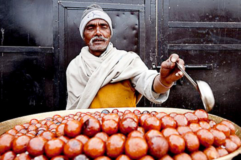 Delhi: Street Food Walking Tour of Old Delhi with TastingsDelhi: Street Food Walking Tour of Old Delhi with Transfers