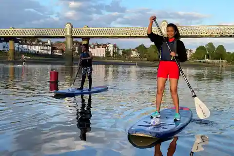 London: Stand Up Paddleboarding på Themsen med tidevand