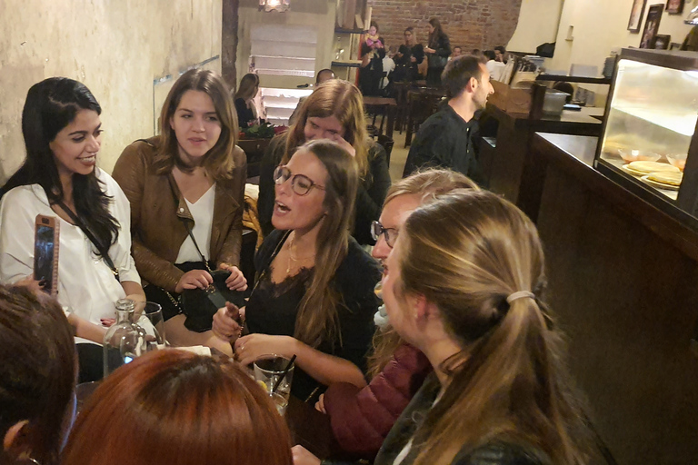 Milan: Guided Bar-Hopping Tour with Welcome Drink