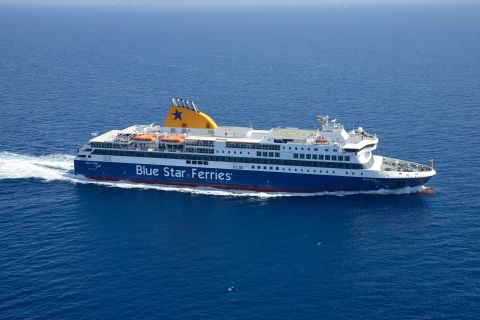 Île de Paros/Athènes Le Pirée : Billets de ferry avec transfert dans un sens