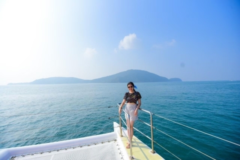 Phuket : Excursion en bateau sur l'île de Coral avec coucher de soleilDemi-journée sur l'île de Corail et coucher de soleil en catamaran