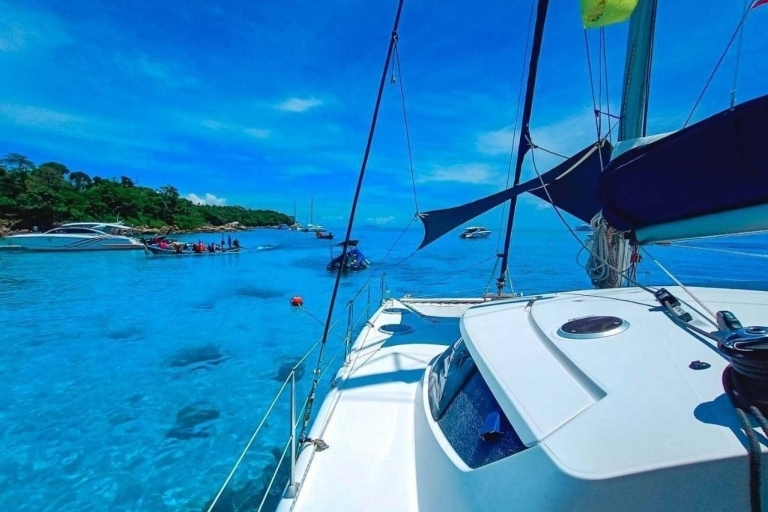 Phuket: Coral Yacht Bootstour zur Koralleninsel mit SonnenuntergangGanztägig Racha und Coral Island & Sonnenuntergang mit der Katamaran Yacht