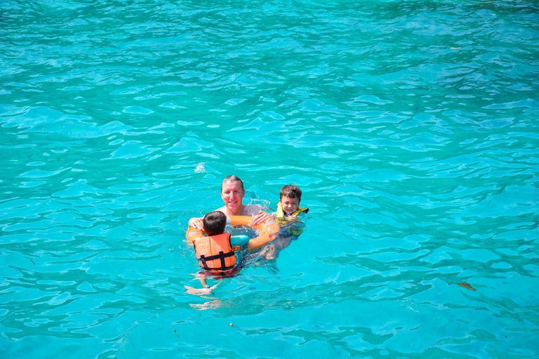 Phuket : Excursion en bateau sur l'île de Coral avec coucher de soleilJournée complète à Racha et sur l'île de Corail et coucher de soleil en catamaran