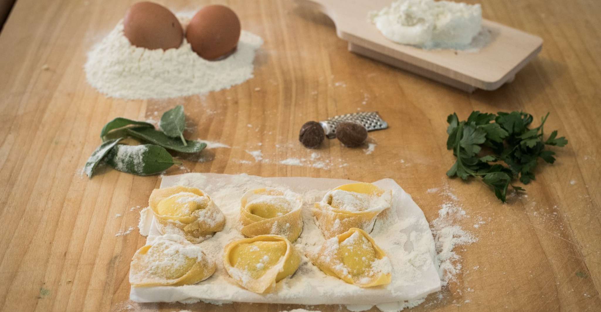 Bologna, kleine Gruppe Pasta & Tiramisu-Klasse in einem lokalen Zuhause - Hizvo